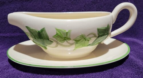 A bowl and plate with ivy on it.