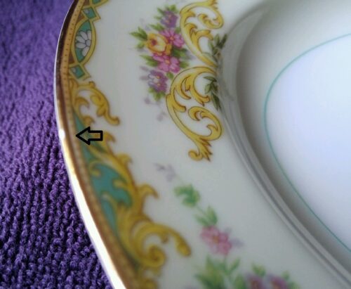 A close up of the bottom edge of a plate.