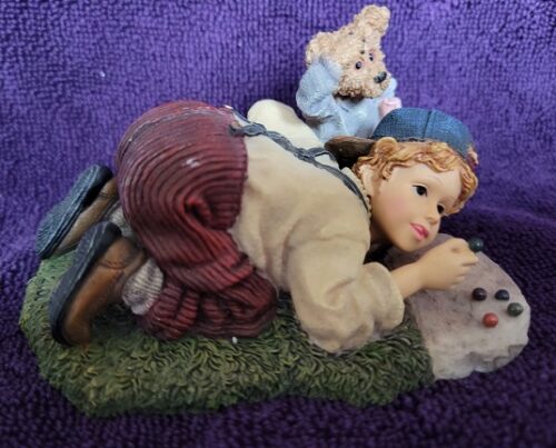 Boyds Bears Butch w/Clayton…Eye’n it Up Boyds Bears Yesterdays’ Child #3562 A figurine of child playing with a dog.