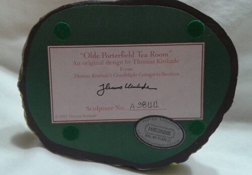 A green plaque with a pink circle on it.