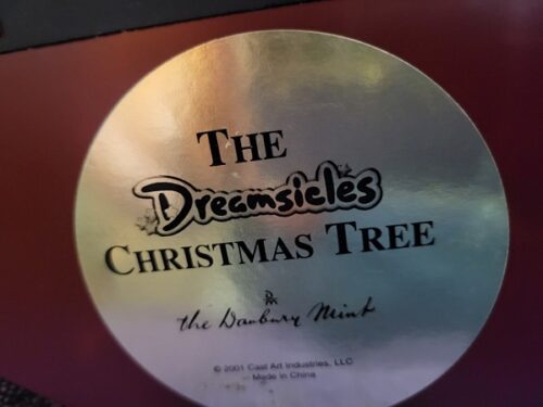 A close up of the label for the dreamsies christmas tree