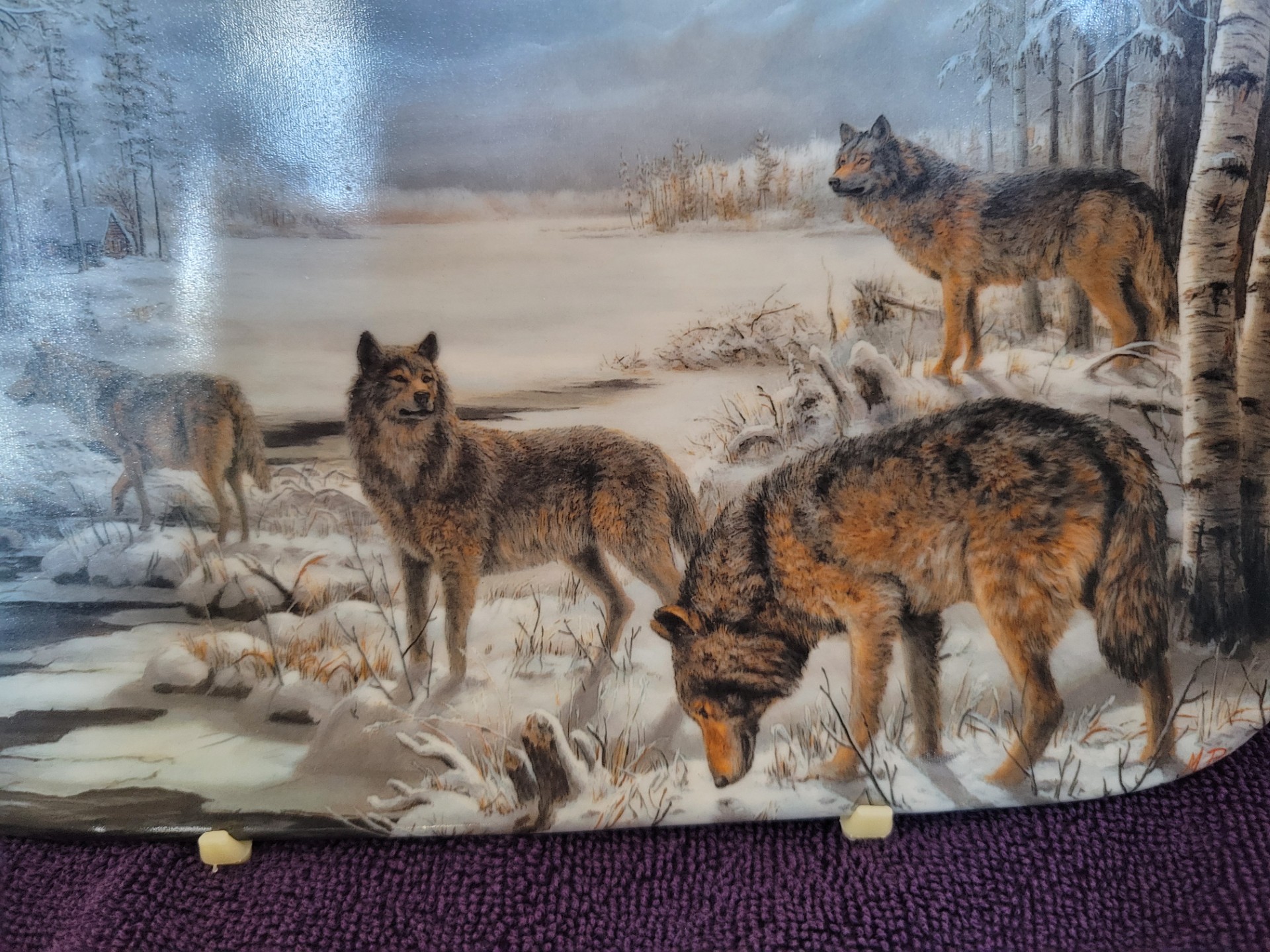 MOONLIT CROSSING Wolf Collector Plate & Howling Wolf Statue - Image 2